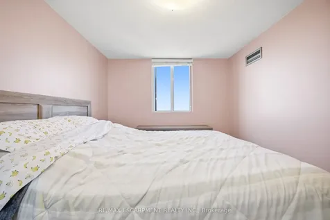 145 Hillcrest Avenue Mississauga ON L5B 4B1