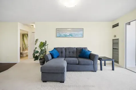 145 Hillcrest Avenue Mississauga ON L5B 4B1