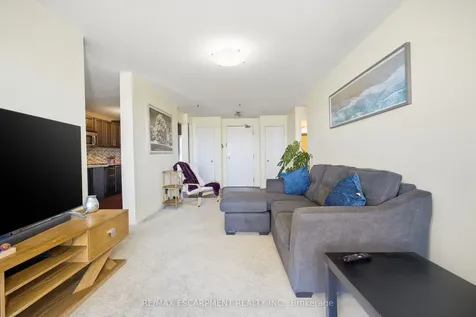 145 Hillcrest Avenue Mississauga ON L5B 4B1