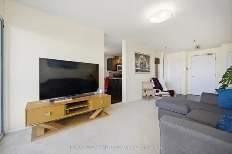 145 Hillcrest Avenue Mississauga ON L5B 4B1