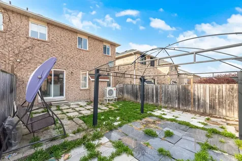 23 Capistro Street Brampton ON L7A 3J2