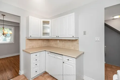 457 Woodview Road Burlington ON L7N 2Z9