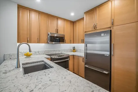 1276 Maple Crossing Boulevard Burlington ON L7S 2J9