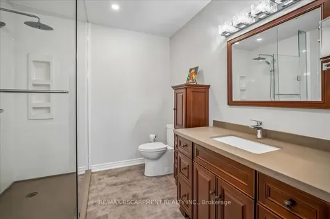 1276 Maple Crossing Boulevard Burlington ON L7S 2J9
