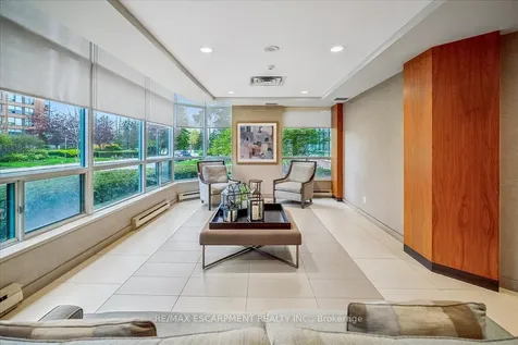 1276 Maple Crossing Boulevard Burlington ON L7S 2J9