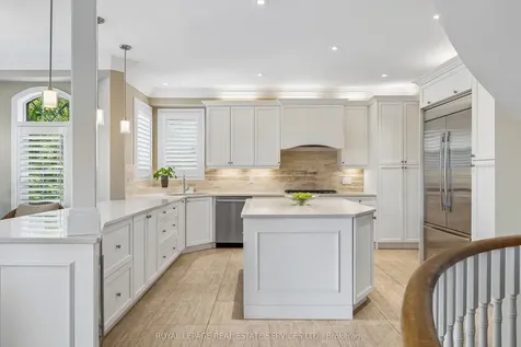 1020 Valley Crest Circle Oakville ON L6H 6W8