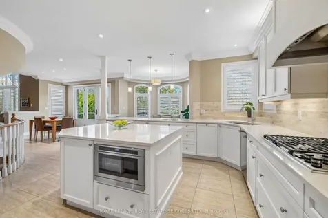 1020 Valley Crest Circle Oakville ON L6H 6W8