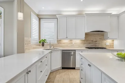 1020 Valley Crest Circle Oakville ON L6H 6W8