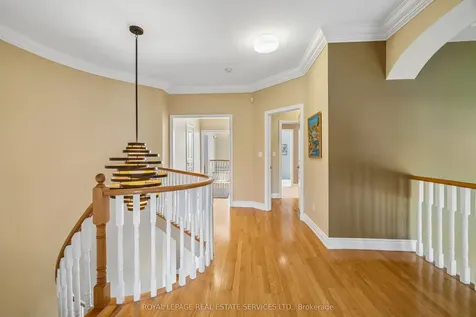 1020 Valley Crest Circle Oakville ON L6H 6W8