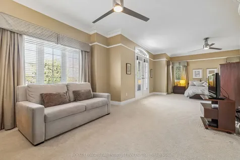 1020 Valley Crest Circle Oakville ON L6H 6W8