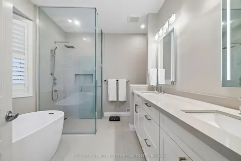 1020 Valley Crest Circle Oakville ON L6H 6W8