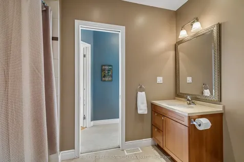 1020 Valley Crest Circle Oakville ON L6H 6W8