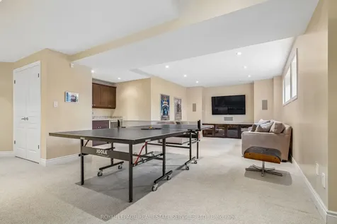 1020 Valley Crest Circle Oakville ON L6H 6W8