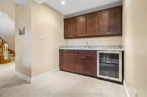 1020 Valley Crest Circle Oakville ON L6H 6W8