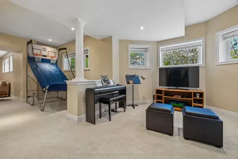 1020 Valley Crest Circle Oakville ON L6H 6W8