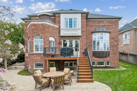 1020 Valley Crest Circle Oakville ON L6H 6W8