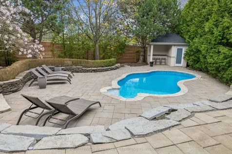 1020 Valley Crest Circle Oakville ON L6H 6W8