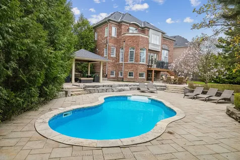1020 Valley Crest Circle Oakville ON L6H 6W8