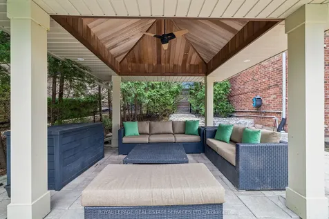 1020 Valley Crest Circle Oakville ON L6H 6W8