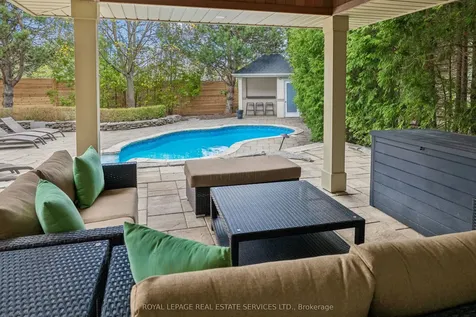 1020 Valley Crest Circle Oakville ON L6H 6W8