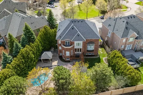 1020 Valley Crest Circle Oakville ON L6H 6W8