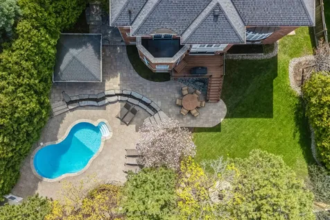 1020 Valley Crest Circle Oakville ON L6H 6W8