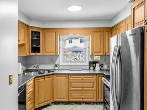 32 Helios Place Brampton ON L6Z 2B2
