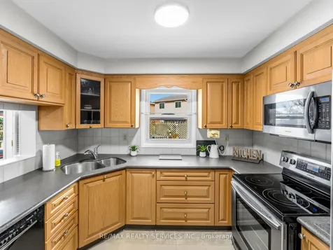 32 Helios Place Brampton ON L6Z 2B2