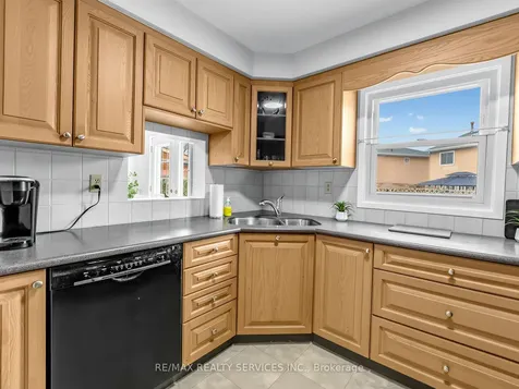 32 Helios Place Brampton ON L6Z 2B2