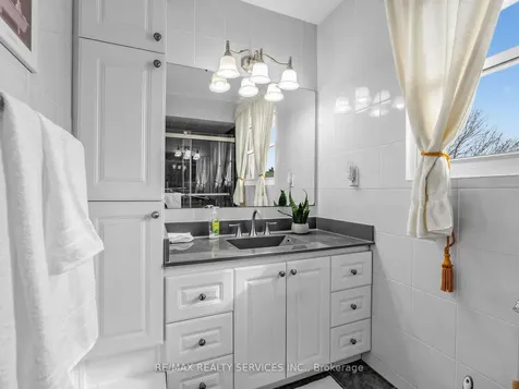 32 Helios Place Brampton ON L6Z 2B2