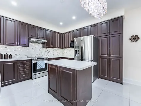 16 Cloncurry Street Brampton ON L6P 4G3