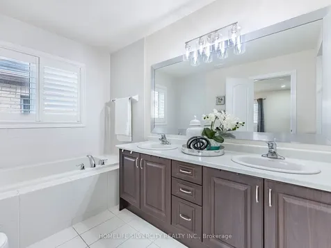 16 Cloncurry Street Brampton ON L6P 4G3