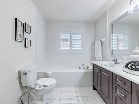 16 Cloncurry Street Brampton ON L6P 4G3