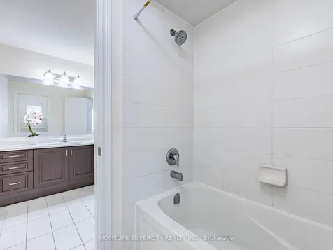 16 Cloncurry Street Brampton ON L6P 4G3