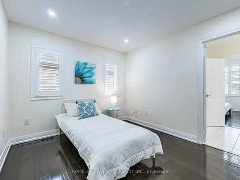 16 Cloncurry Street Brampton ON L6P 4G3
