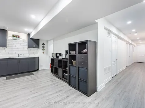 16 Cloncurry Street Brampton ON L6P 4G3