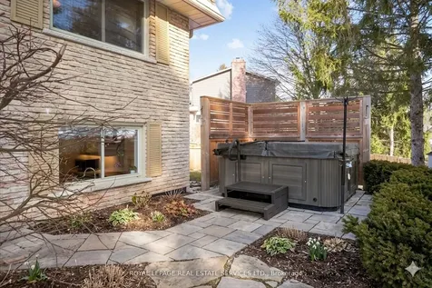 1466 Flaminia Court Mississauga ON L5J 3Z6