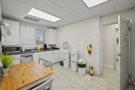 1645 Dundas Street W Mississauga ON L5C 1E3