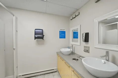 1645 Dundas Street W Mississauga ON L5C 1E3