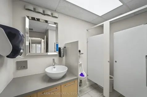 1645 Dundas Street W Mississauga ON L5C 1E3
