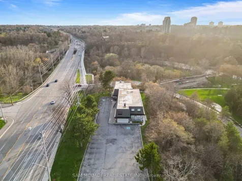 1645 Dundas Street W Mississauga ON L5C 1E3