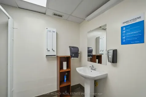 1645 Dundas Street W Mississauga ON L5C 1E3