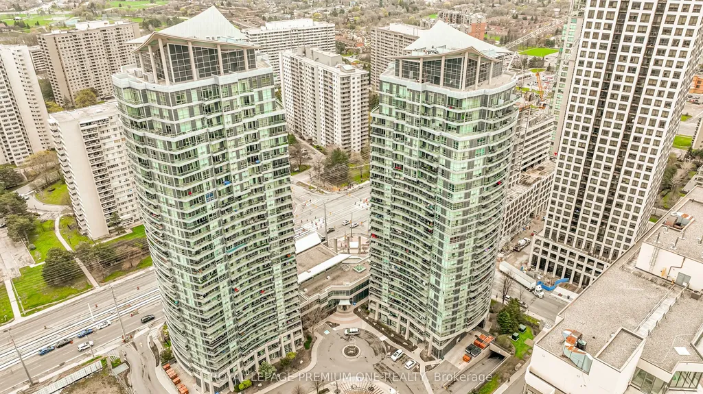 33 Elm Drive Mississauga ON L5B 4M2