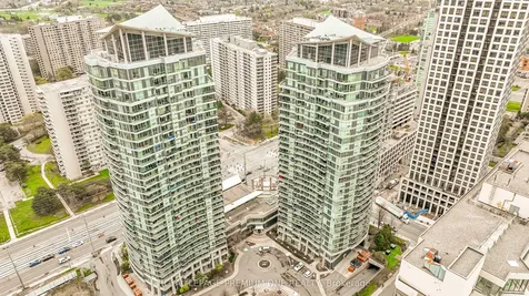 33 Elm Drive Mississauga ON L5B 4M2