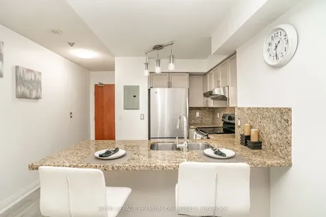 33 Elm Drive Mississauga ON L5B 4M2