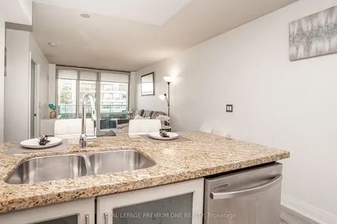 33 Elm Drive Mississauga ON L5B 4M2