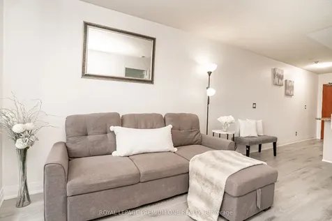 33 Elm Drive Mississauga ON L5B 4M2
