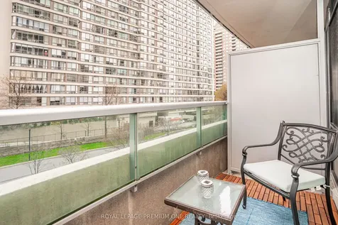 33 Elm Drive Mississauga ON L5B 4M2