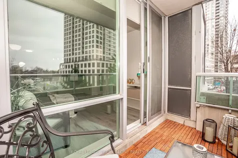33 Elm Drive Mississauga ON L5B 4M2