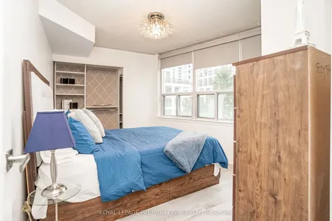33 Elm Drive Mississauga ON L5B 4M2